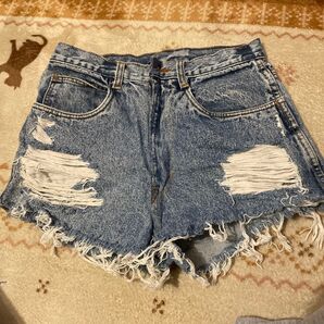 ダメージ デニム ショートパンツ