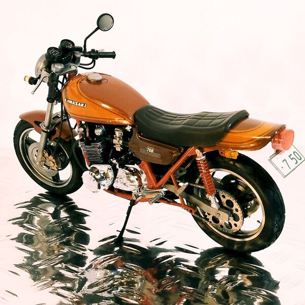 バイクプラモデル アオシマ1/12Kawasaki Z750RS ZⅡ 組み立て済み完成品