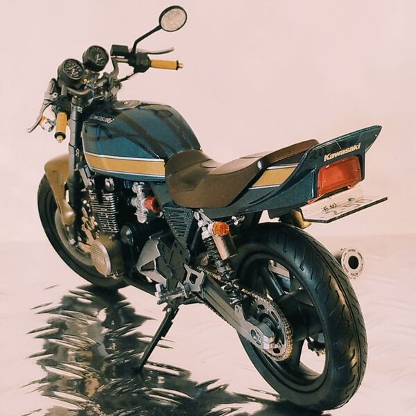 バイクプラモデル アオシマ1/12Kawasaki ゼファー 組み立て済み完成品