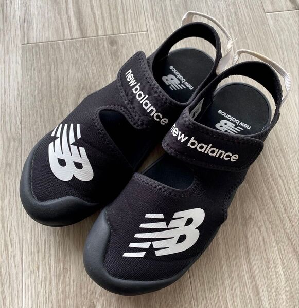 美品 newbalanace 水陸両用サンダル ブラック 23cm スポーツサンダル ニューバランス