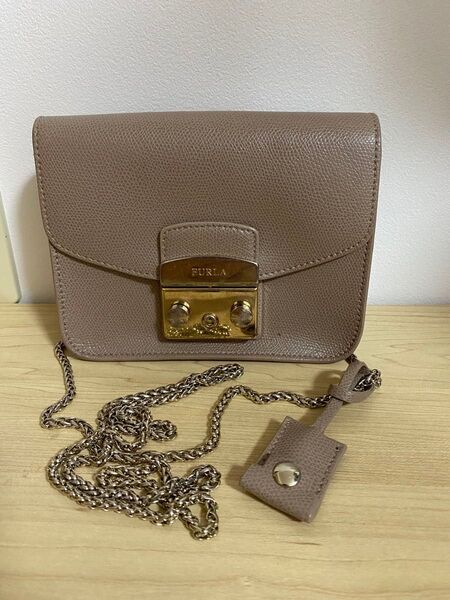 FURLA フルラ チェーン ショルダーバッグ 肩掛け 斜め掛け