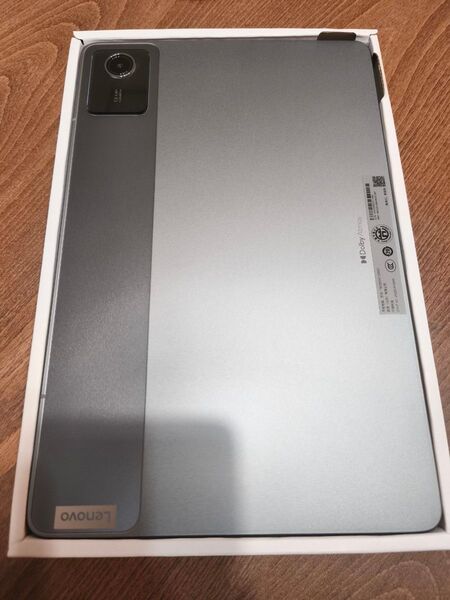 バッテリー100% ほぼ新品 lenovo タブレット tab b11 LTE版