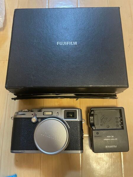 【美品】Fujifilm FinePix X100 シルバー