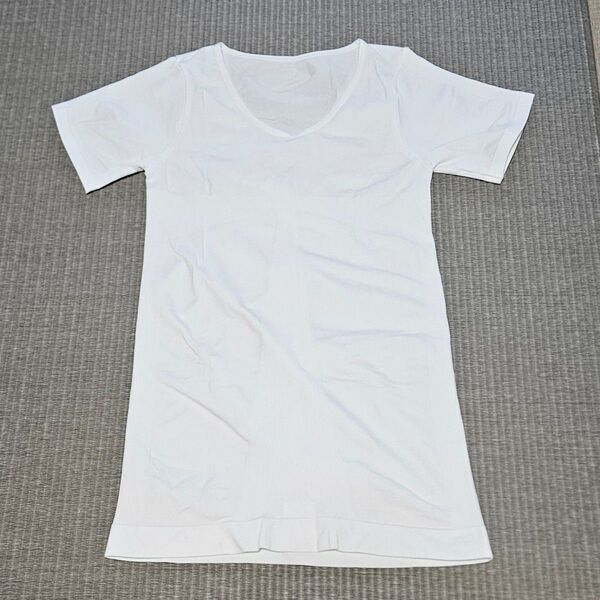 加圧シャツ 白 VネックTシャツ