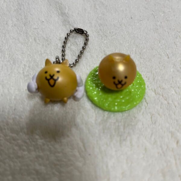 にゃんこ大戦争 金ネコのキーホルダーとチョコサプのフィギュア