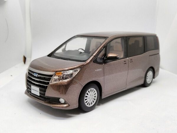 80前期ノア カラーサンプル 1/30 ミニカー 色見本 店頭展示用ミニカー トヨタ ノア 非売品