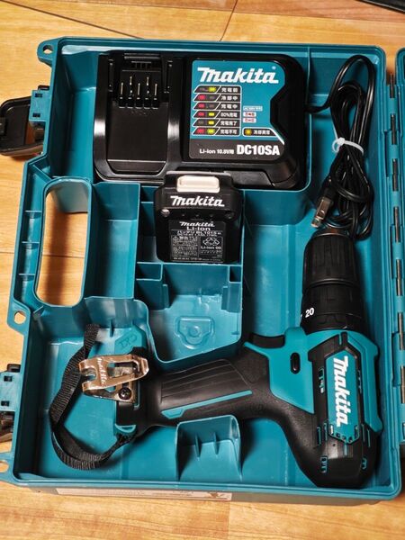 マキタ makita HP333D 10.8V インパクト ドライバドリル 【バッテリー 充電器セット】