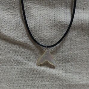 ホエールテールペンダント 貝殻 ハンドメイド