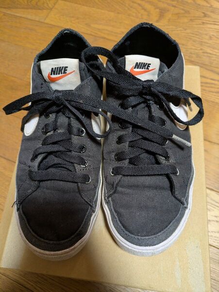 NIKE スニーカー 黒 23cm