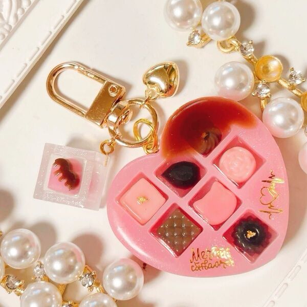 メルティチョコレートボックス◆シャカシャカキーホルダー ハートシェイカー いちごちょこ アポロ ミニチュア レジン ハンドメイド
