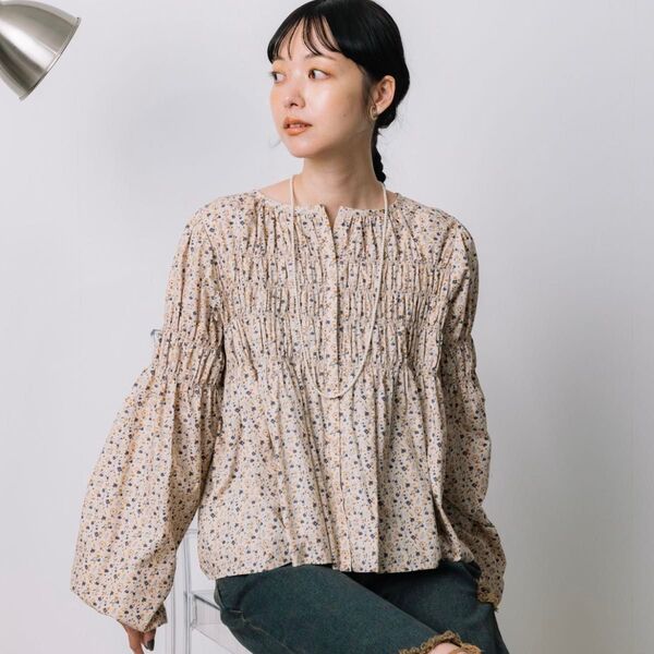 freaks store 花柄シャーリングトップス