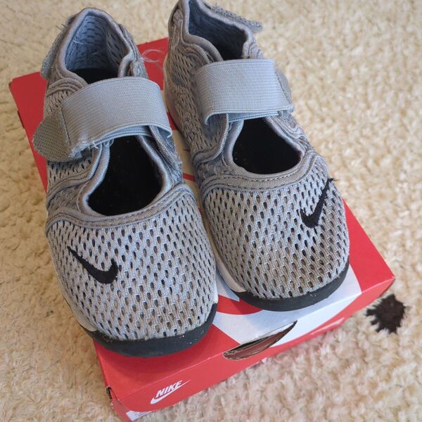 NIKE エアリフト