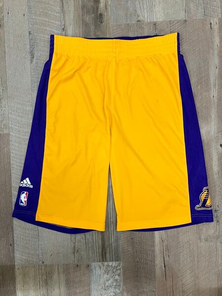 adidas NBA ロサンゼルス・レイカーズ バスケットボールショーツ