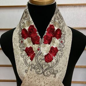 刺繍半衿 半襟成人式・卒業式に赤・白薔薇とアラベスク柄ゴールド生地タイプ