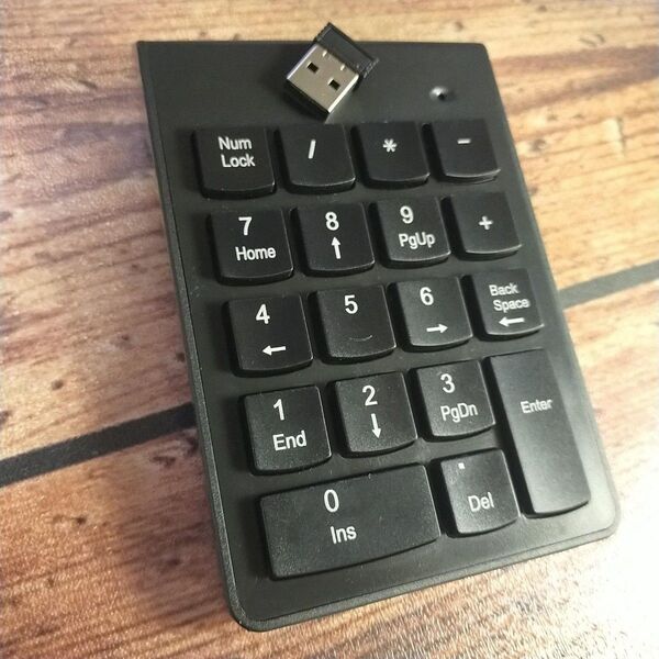 薄型テンキー 無線式 ワイヤレス キーボード ペアリング不要