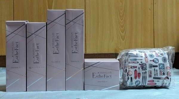 たかの友梨 エステファクト基礎化粧品5点、ポーチ