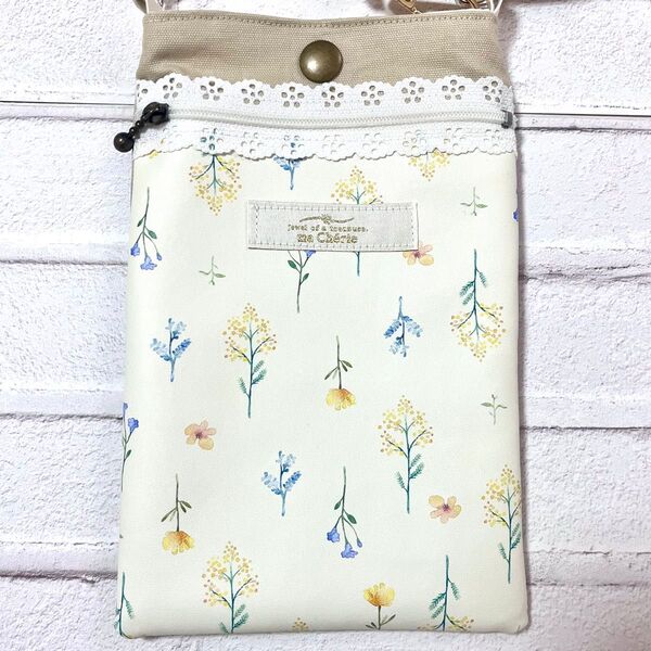 ハンドメイド スマホショルダー ポシェット サコッシュ フェイクレザー 花柄 アイボリー ベージュ