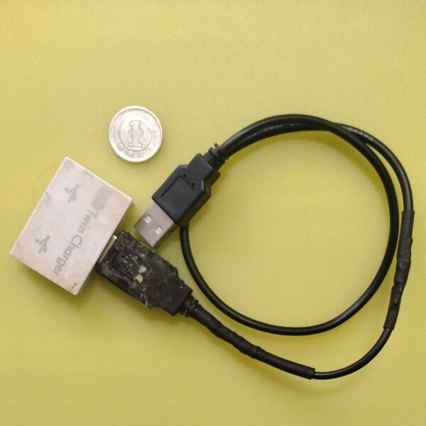 USB充電ケーブル延長用 汚れキズ有ります 2分岐+ケーブル50センチ 見た目悪いです。(中古)