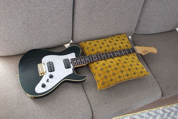 美品 crews aristoteles V2 クルーズ アリストテレス エレキギター trem