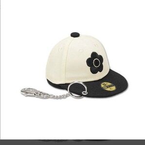 MARY QUANTマリークワントニューエラ BIGデイジー ダイカットポーチ(ブラック×ホワイト)NEWERA
