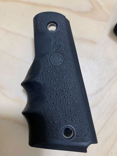ホーグ社製M1911ガバメント、ウォリアー系に対応ラバーグリップ 実物
