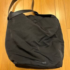 ショルダーバッグ converse tokyoPADDED BUCKET SHOULDER BAG レディースconverse
