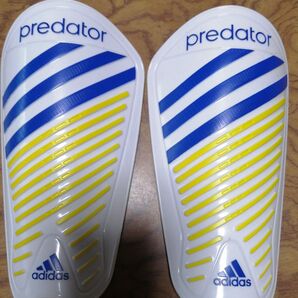 adidas プレデター すね当て サッカー 縦18cm 幅10cm