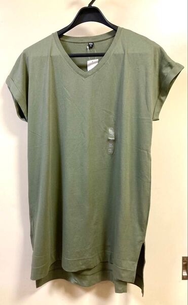【ユニクロ】ロングVネックTシャツ XLサイズ グリーン