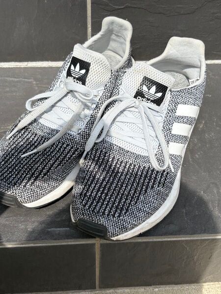 adidas アディダス スニーカー グレー トレーニングシューズ 28cm
