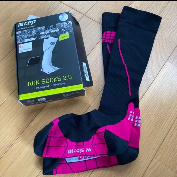 CEP RUN SOCKS 2.0 女性用 ブラック/ピンク ランニング ソックス