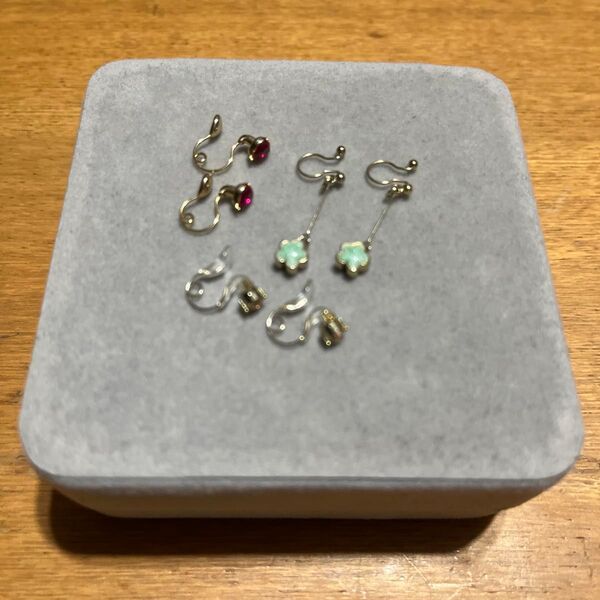 イヤリング イヤカフ 3点 セット クリップ ピンク ローズ グリーン アクセサリー ジュエリー ピアスの様に見える(中古美品)