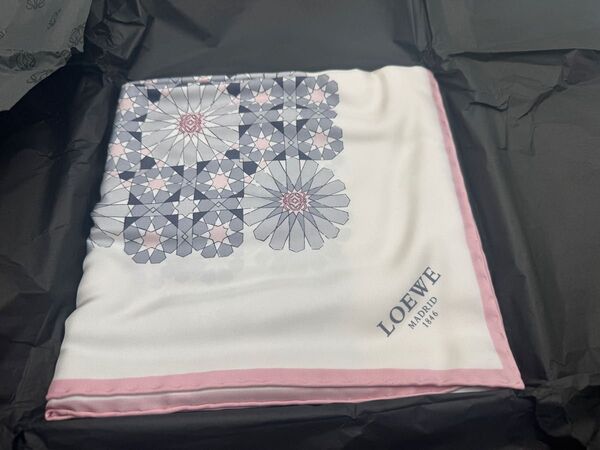 ロエベ LOEWE 大判 スカーフ 箱入り