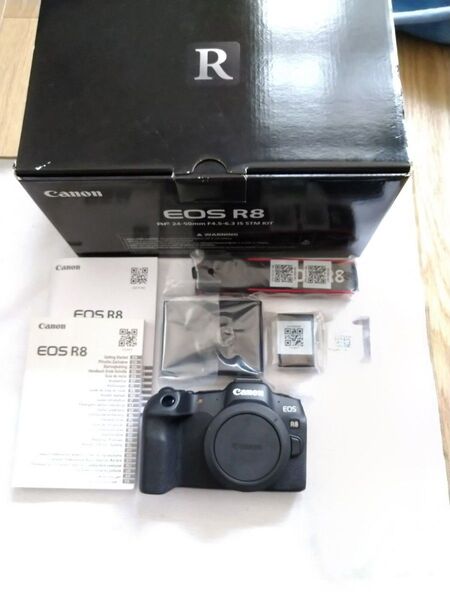 Canon EOS R8 ボディ シャタ―数210回 超美品