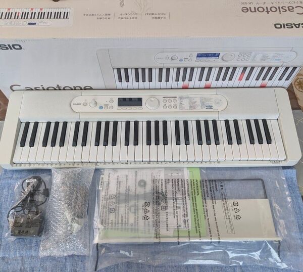 【ほぼ未使用】付属品未開封 CASIO カシオ 光ナビゲーションキーボード 61鍵盤 LK-520 キーボード 電子ピアノ