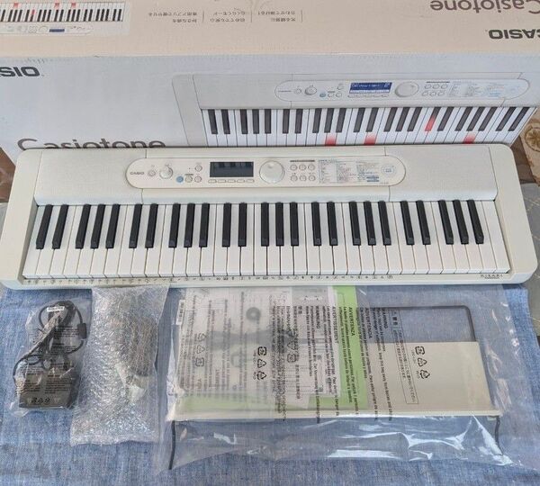【ほぼ未使用】付属品未開封 CASIO カシオ 光ナビゲーションキーボード 61鍵盤 LK-520 キーボード 電子ピアノ