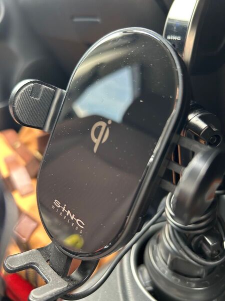 スマホ充電機能搭載 車載ホルダー