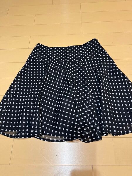 【Mサイズ】シフォン ドット柄 キュロットスカート 裏地つき 春夏用 レディース 左側ファスナー ポケットなし 黒白水玉