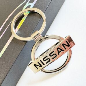 日産(NISSAN)おしゃれ キーホルダー 金属 3Dvv