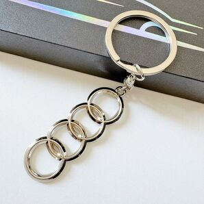 アウディ(AUDI)キーホルダー おしゃれ 金属 3Dvv