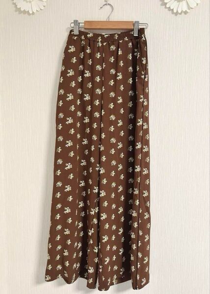 【美品】OMNES フラワープリントイージーパンツ