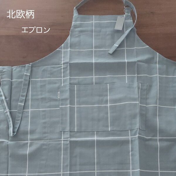 新品タグ付き。北欧デザインエプロンショート丈