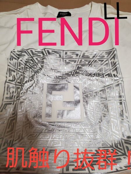 FENDI半袖 オフホワイト LL. ストレッチ生地です。 肌触り抜群!3D立体ロゴ入り。後ろロゴも注目して下さい。