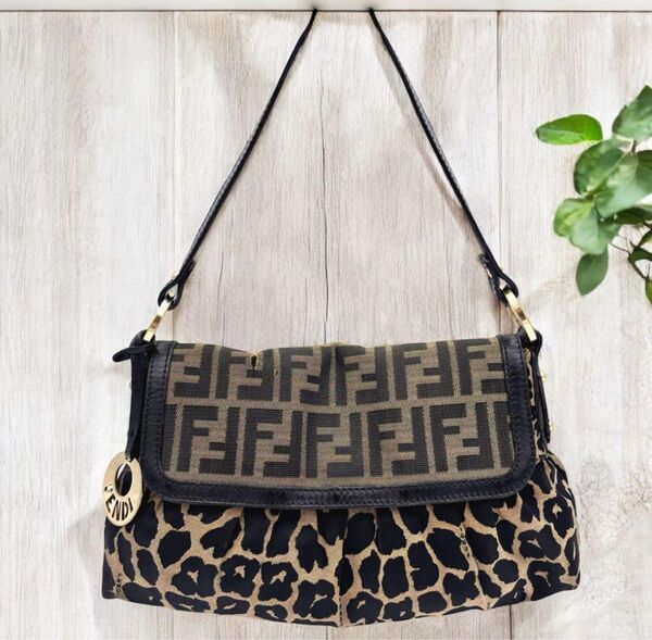 FENDI フェンディ ズッカ柄 レオパード ショルダーバッグ ワンショルダー