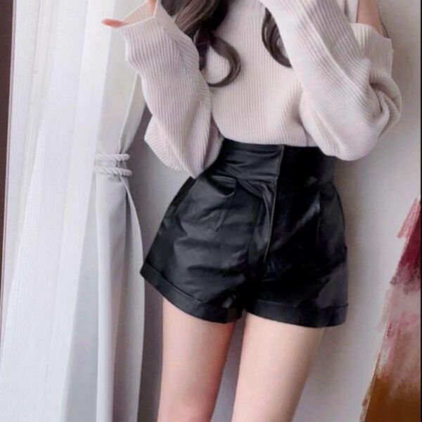新品 GRL グレイル 黒 レザー 合成皮革 ハイウエスト ショートパンツ