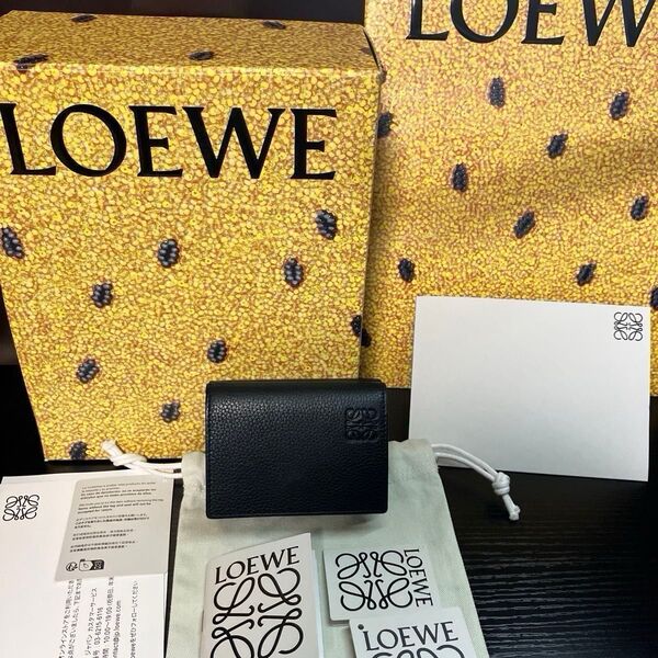 極美品 LOEWE ロエベ トライフォールドウォレット 三つ折り財布 ブラック カーフレザー 小銭入れ カード入れ