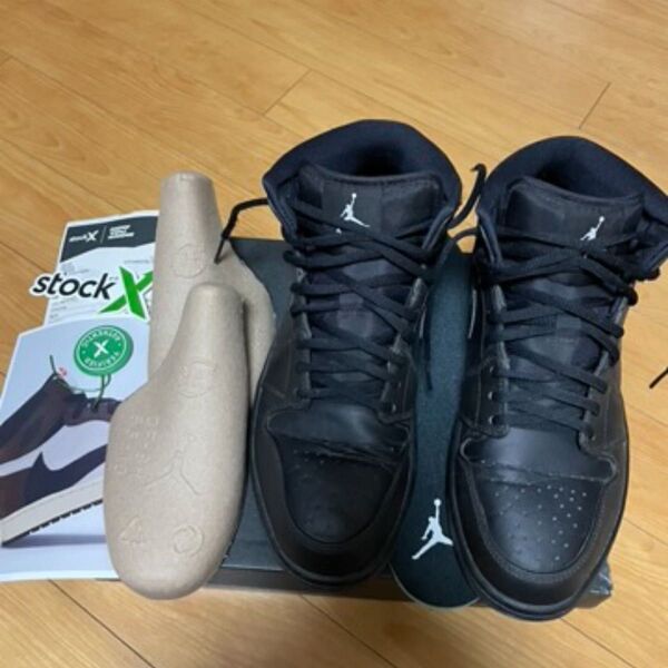 NIKE AIR JORDAN 1 MID 27.5cm ブラック