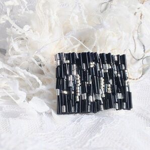 ビーズ刺繍ブローチ ハンドメイド