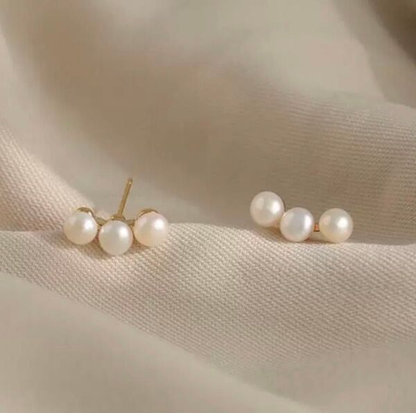 韓国 パールピアス 3連パールピアス 結婚式 三粒パールピアス かわいい 上品 デート プレゼント アクセサリー 小さい パール