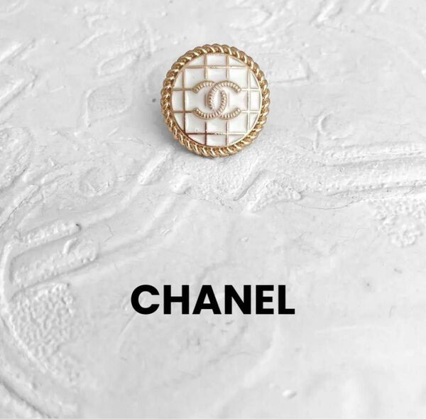 【CHANEL】ヴィンテージ ボタン ブローチ ゴールド ホワイト