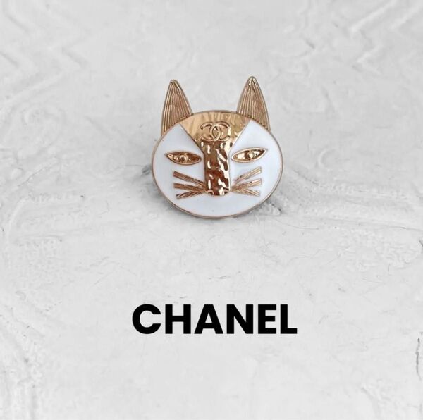 【CHANEL】ヴィンテージ ボタン ブローチ ゴールド ホワイト ネコ